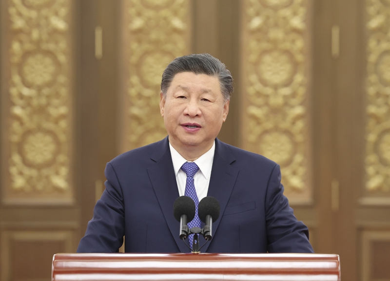 習近平在接見探月工程嫦娥六號任務參研參試人員代表時發表重要講話強調 再接再厲乘勢而上 加快建設航天強國 并參觀月球樣品和探月工程成果展覽